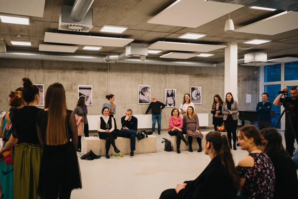 Dernisáž a komentovaná prohlídka kolektivní výstavy pro EndoMarch - 30.3.2023