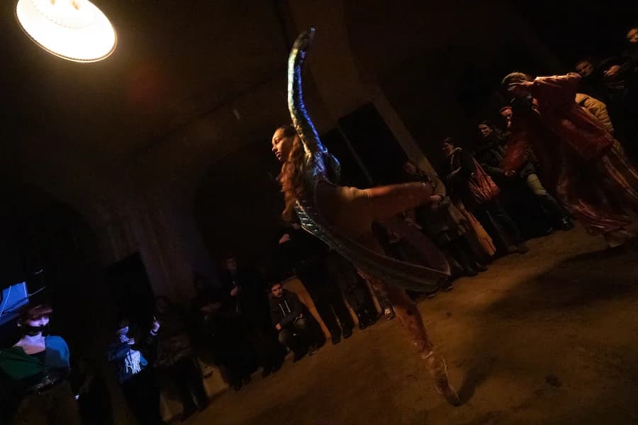 Fashion performance: "Od pravdy neutečeš"